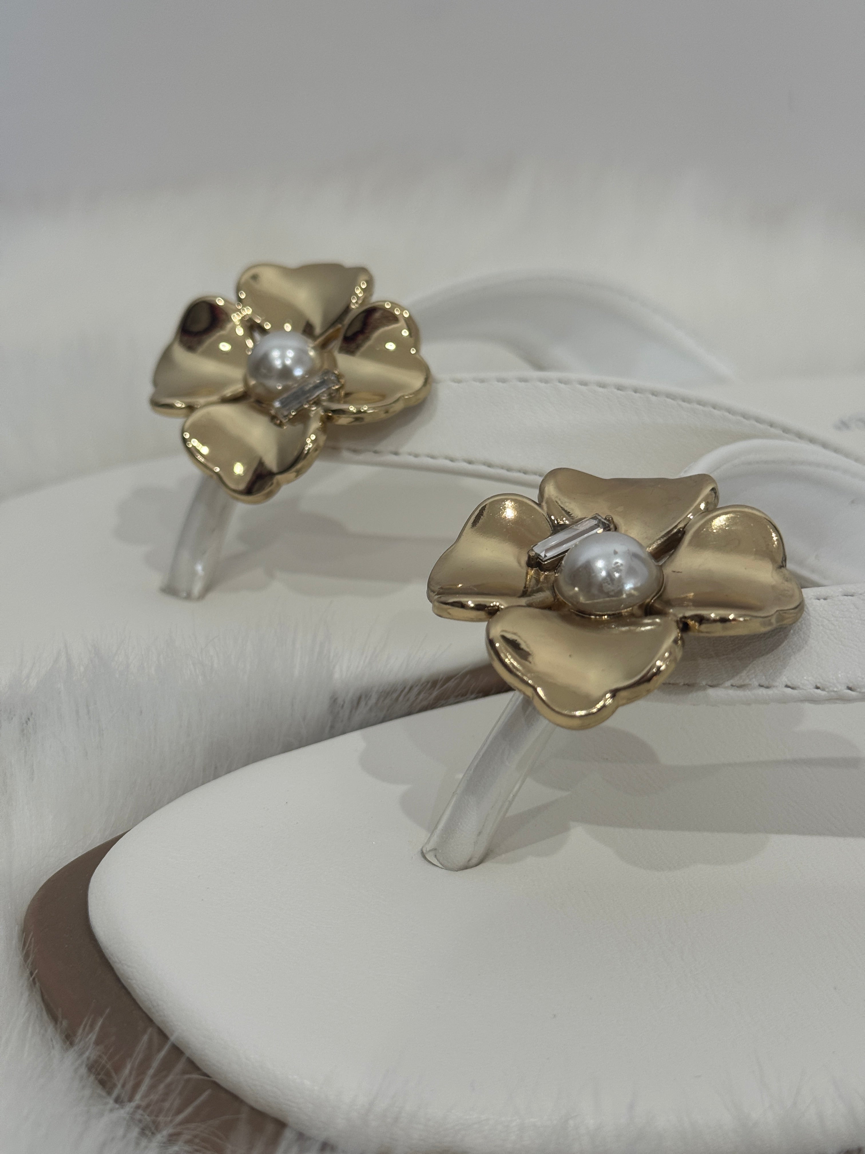 Luxury Gold Flower Pearl Sandals – Chic White Slip-On Flats